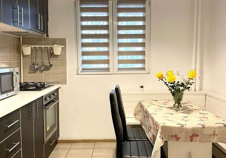 AP. 2 CAMERE EROII REVOLUTIEI, LOC PARCARE, BUCATARIE INCHISA, METROU - Poză 1