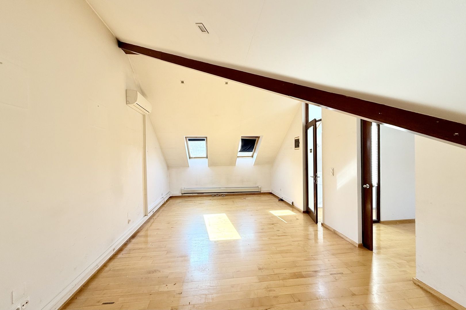 Vilă superbă | Cotroceni | 8 camere terasă și grădină - Poză 8