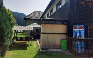 Pensiune in Muntii Apuseni 10 camere 1007 mp teren - Poză 3