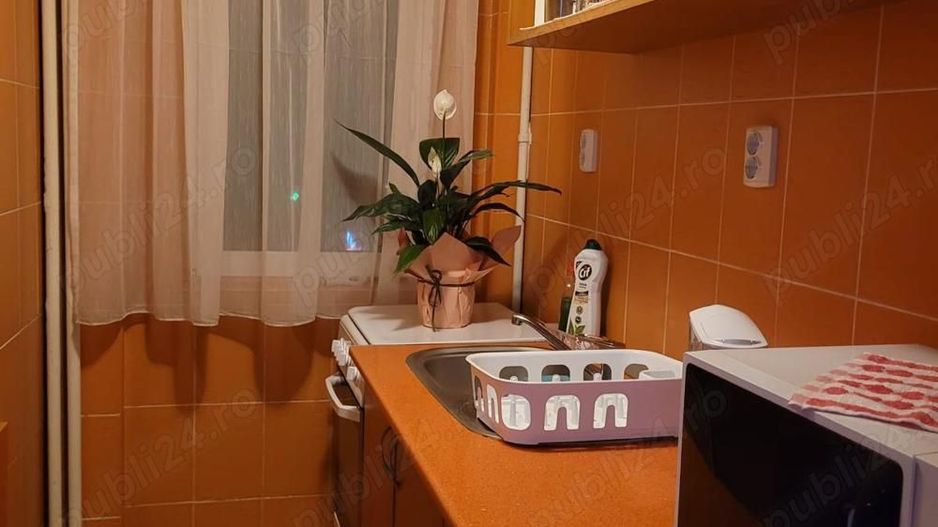 Apartament cu 3 camere de vanzare - Poză 3