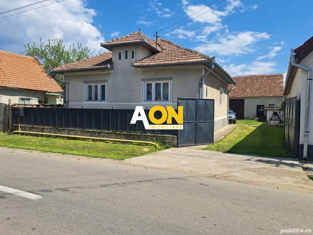 Casă traditională, 3 camere, 1766 mp teren, la asfalt, Vintu de Jos - Poză 1