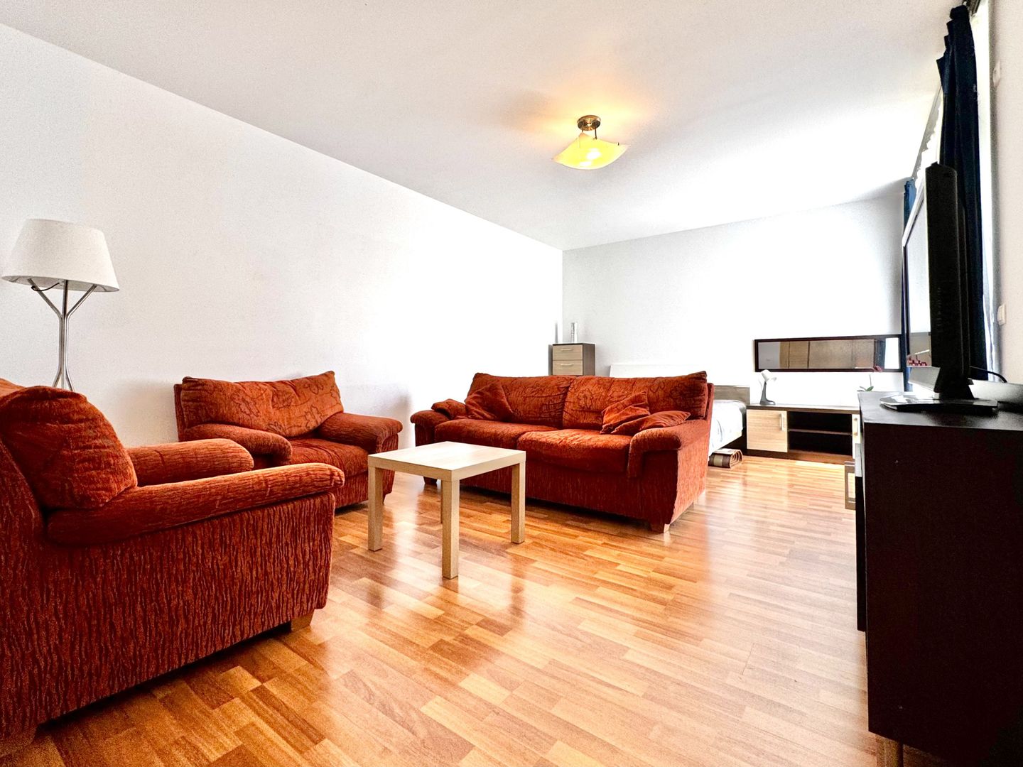 Apartament 1 cameră cochet, cu  parcare, terasă, in zona Aradului - Poză 1