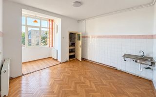 Bloc tip asociatie - zona Kiriac. 4 camere, 3 balcoane. Garaj si boxa. - Poză 8