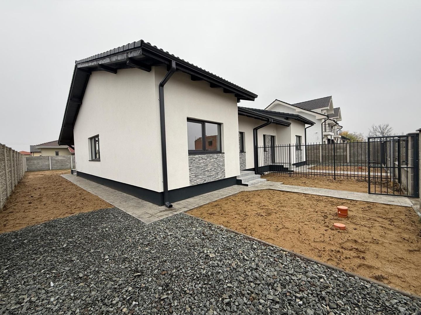 Duplex pe parter – compartimentare excelentă, teren generos. - Poză 2