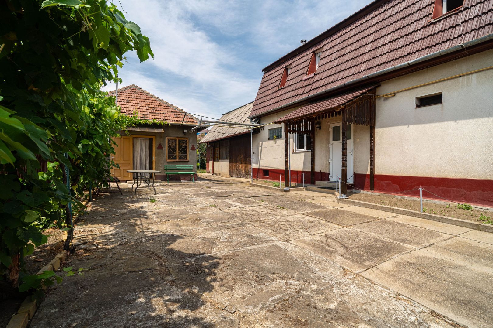 Casa 5 camere - teren 688 mp - Parneava - COMISION 0 - Poză 1