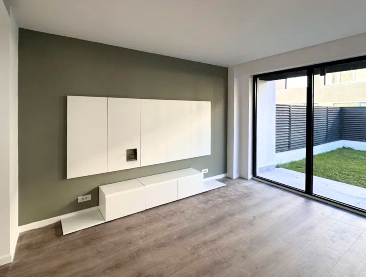 Vilă modernă tip duplex de închiriat în complex Jolie Ville Pipera - Poză 3