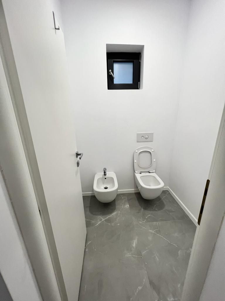 Locuinta moderna spatioasa cu garaj - Poză 22