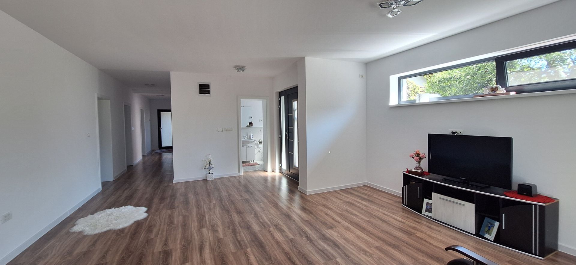 Casa individuala parter cu garaj - Dumbravita - Poză 6