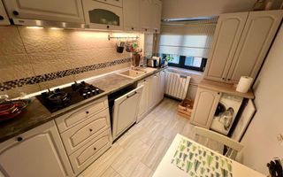 Apartament modern 2 camere, 2 balcoane, parcare, lift – Centru (Iordachi Lozonschi 8) – închiriere scurtă 15 iunie–15 august - Poză 3