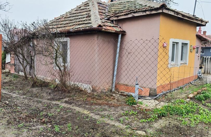 Casa cu teren 403 mp RONAT - Poză 1