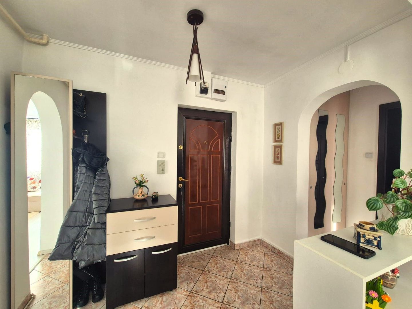 Ideal pentru un cuplu, apartament decomandat, însorit și foarte luminos. - Poză 9