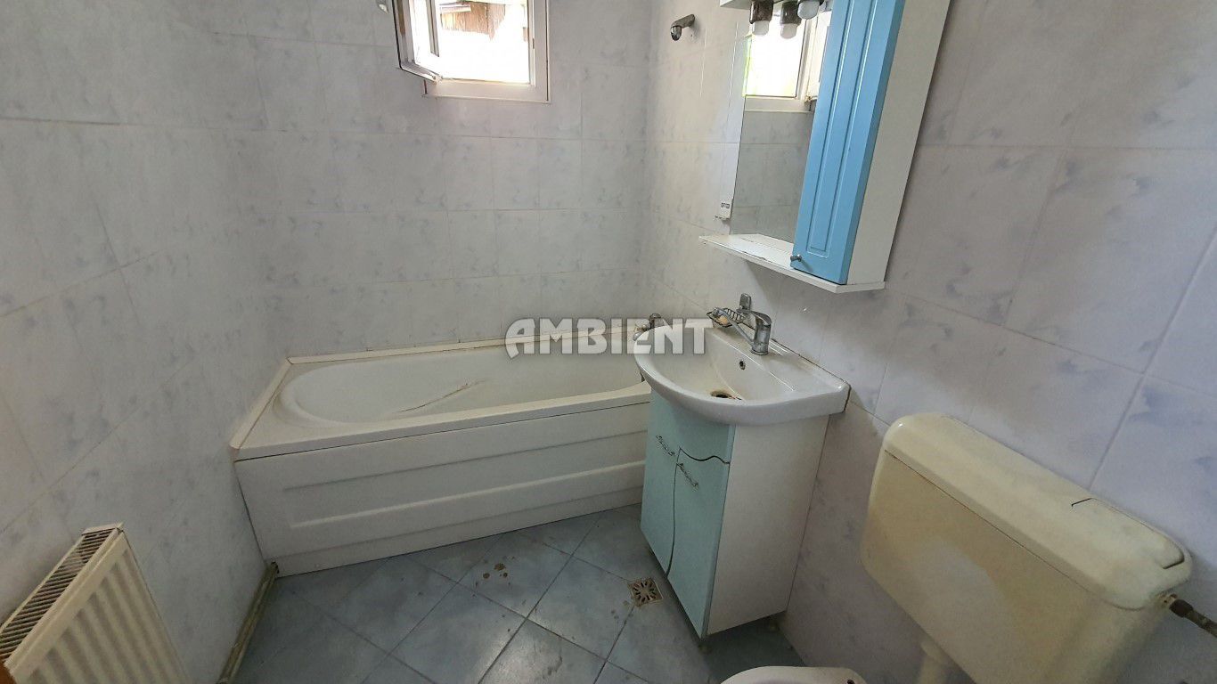 Apartament 3 camere, decomandat, etaj 4, zona CARTIER; - Poză 3