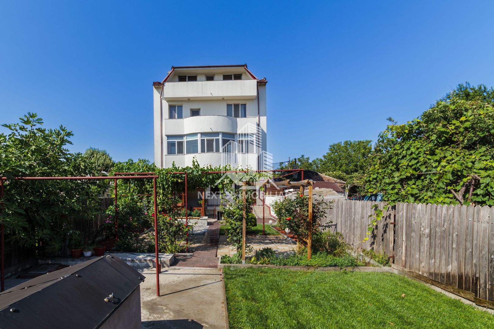 Vila S+P+2E+ M, garaj si spatiu comercial, Km4-5 - Poză 3