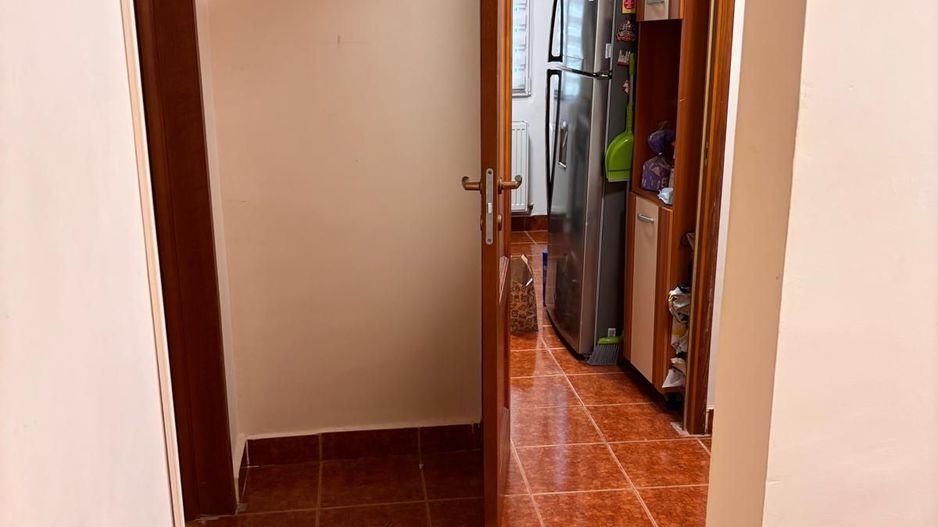 Apartament 4 camere-Brancoveanu-Berceni-Loc Parcare - Poză 2