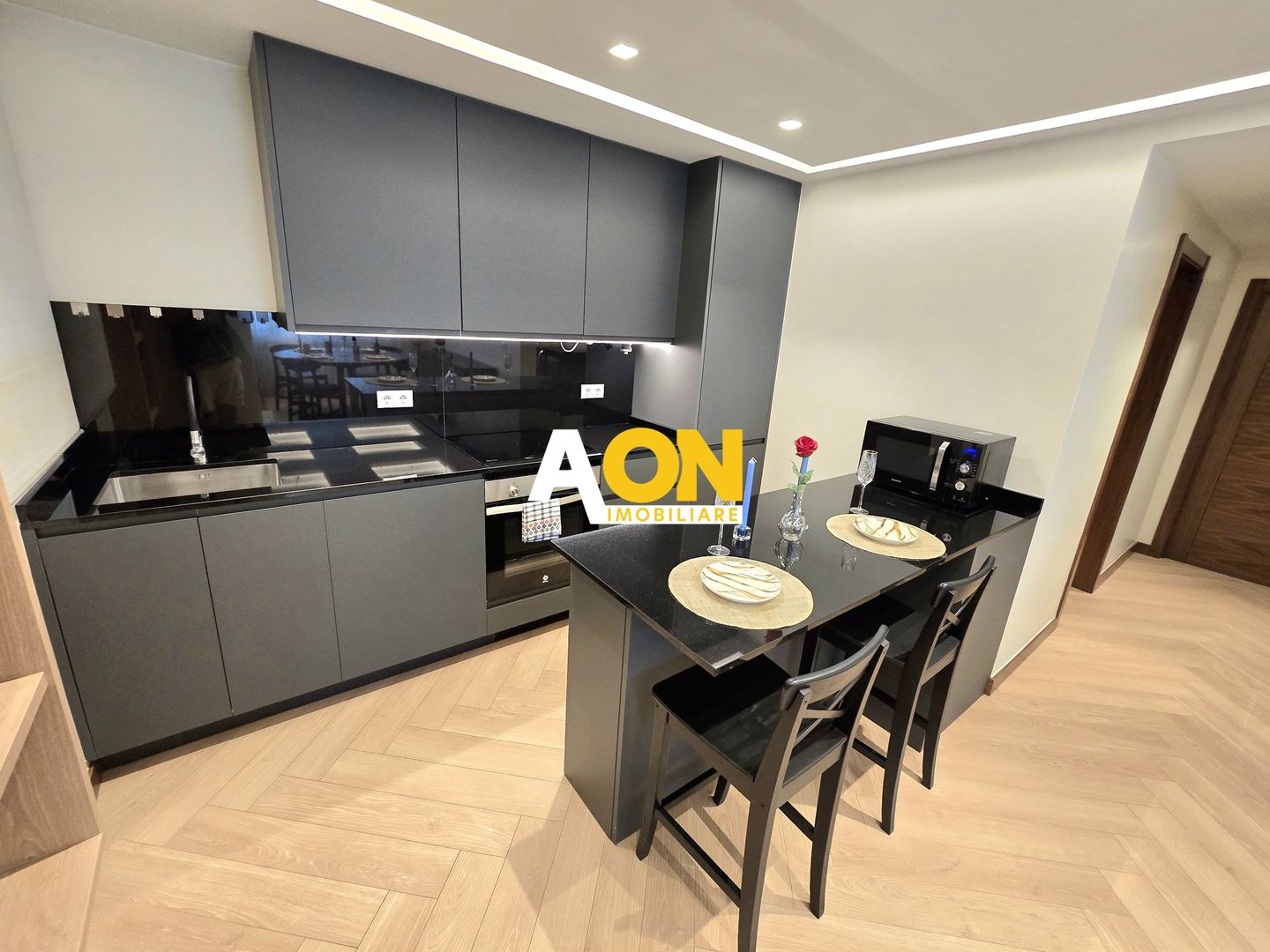 Apartament 3 Camere, Superfinisat, Zona Centru, cu Garaj — fotografia 3