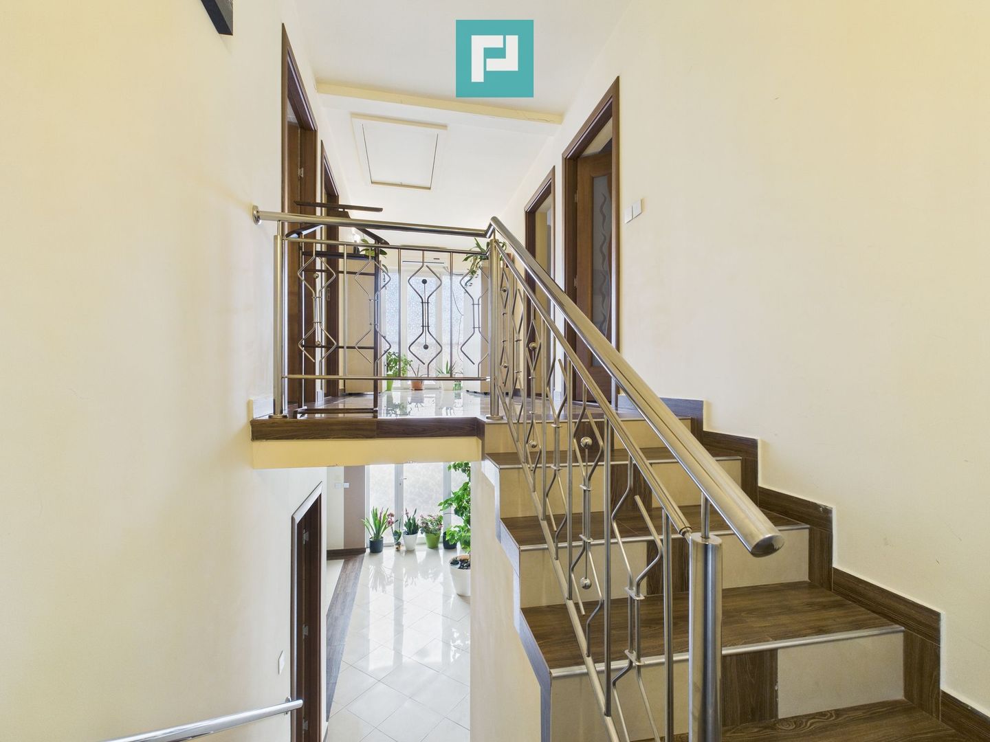 Vilă elegantă cu etaj în Zădăreni - Poză 13