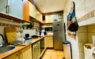 Casa cocheta cu o mica curte - Poză 12