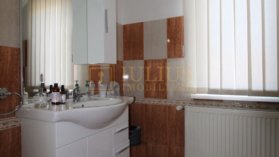 Casa in Blascovici, 5 camere + 3 bai, centrala proprie - Poză 27