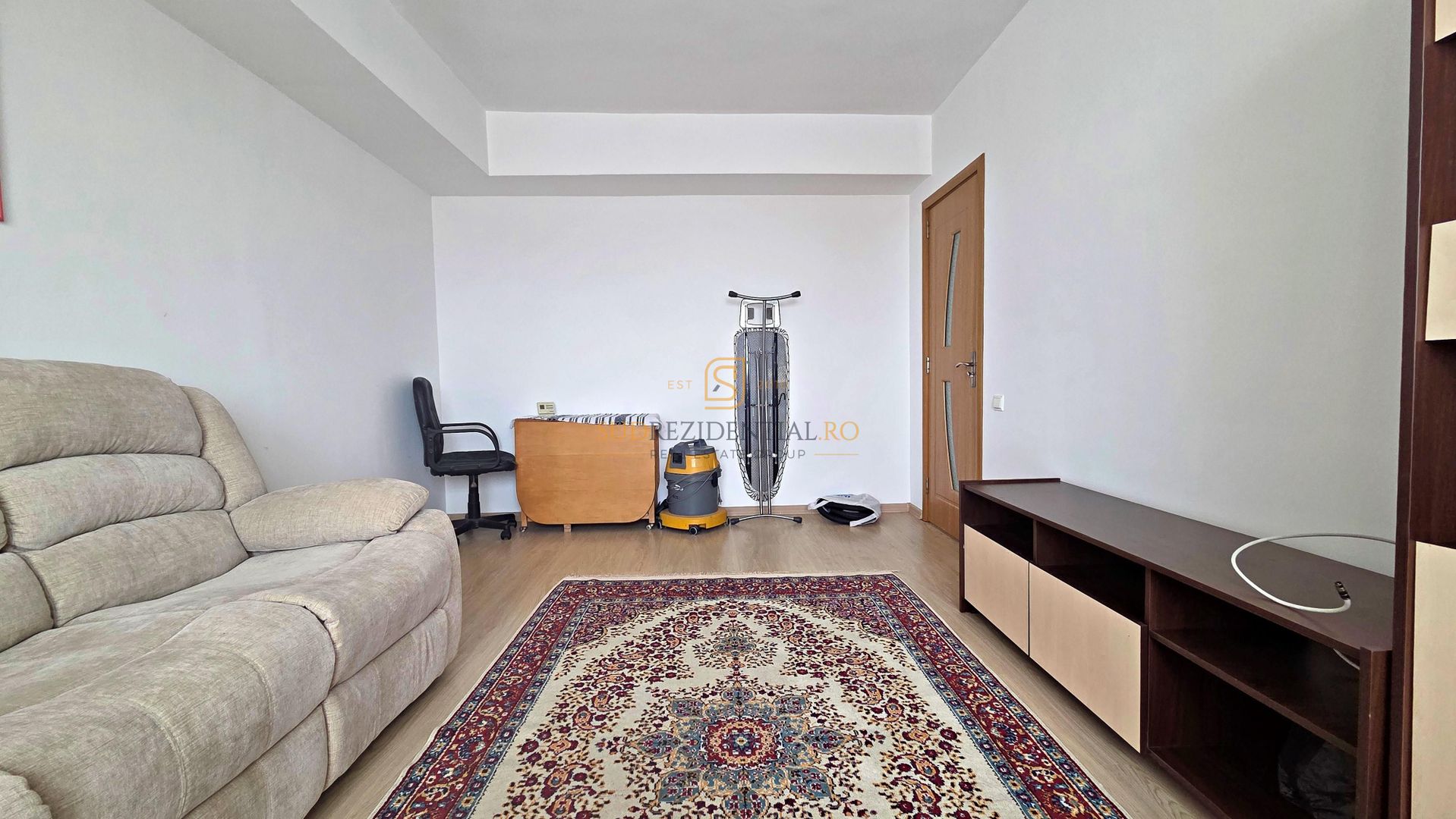Apartament 3 camere de vanzare, decomandat, Aparatorii Patriei, Sect 4 - Poză 2