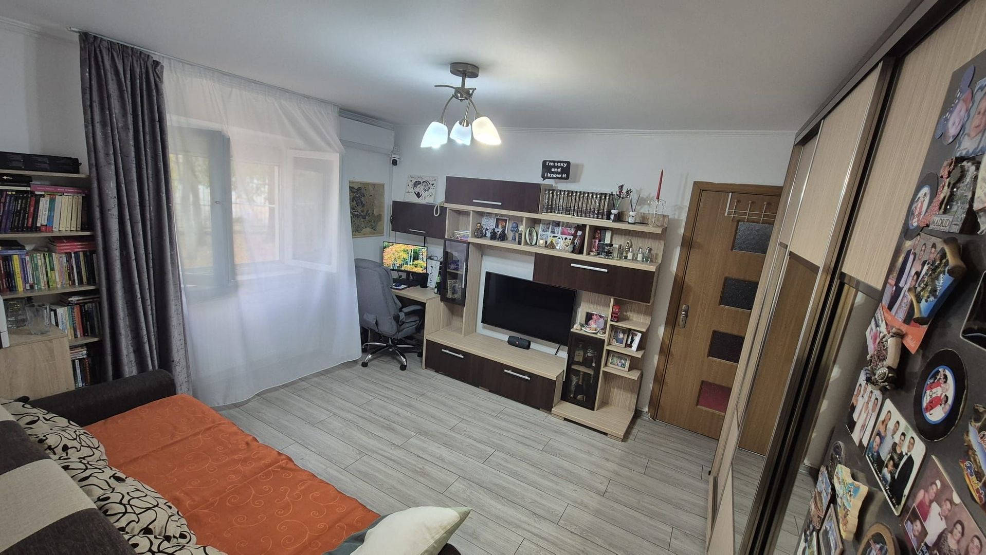 2 Camere Piata Resita cu Loc de parcare - Poză 1