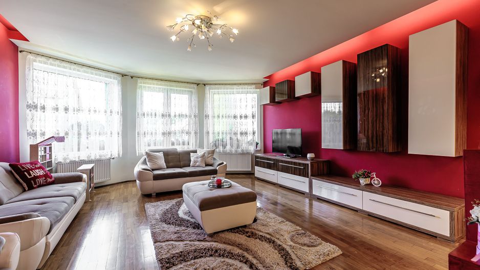 Vilă superbă 6 camere - Bujac - Poză 3