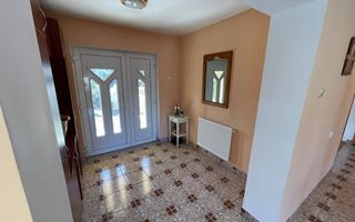Casă cu 6 camere, teren 912 mp, garaj dublu, în zona Cetate-Schit - Poză 3