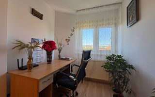 Apartament cu 3 camere decomandate, etaj 2, Centru - Poză 2
