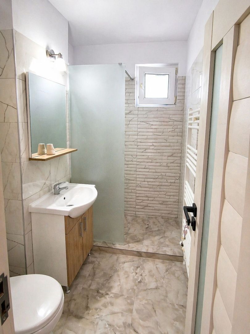 De vanzare apartament cu 2 camere, central. et. 3, 79.900 euro - Poză 3