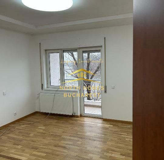 Vila pe malul lacului - Poză 4