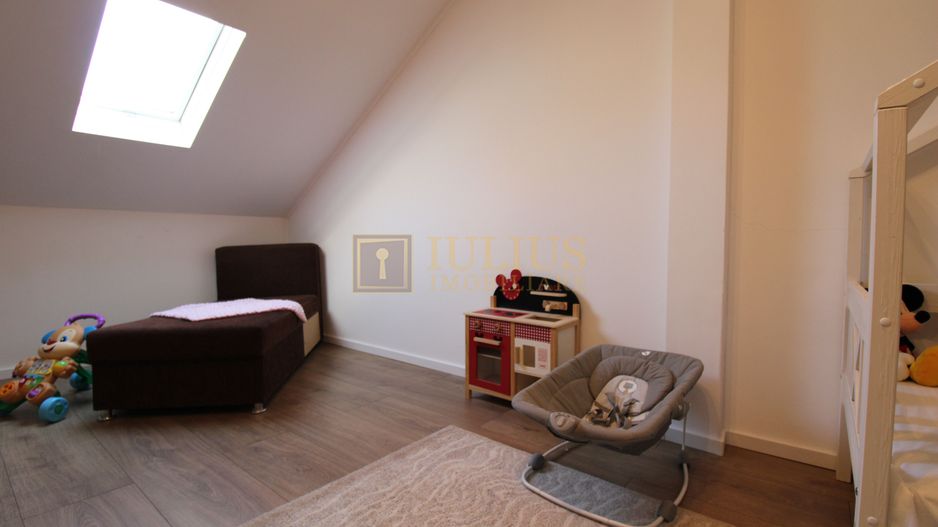 Casa in Blascovici, 5 camere + 3 bai, centrala proprie - Poză 11