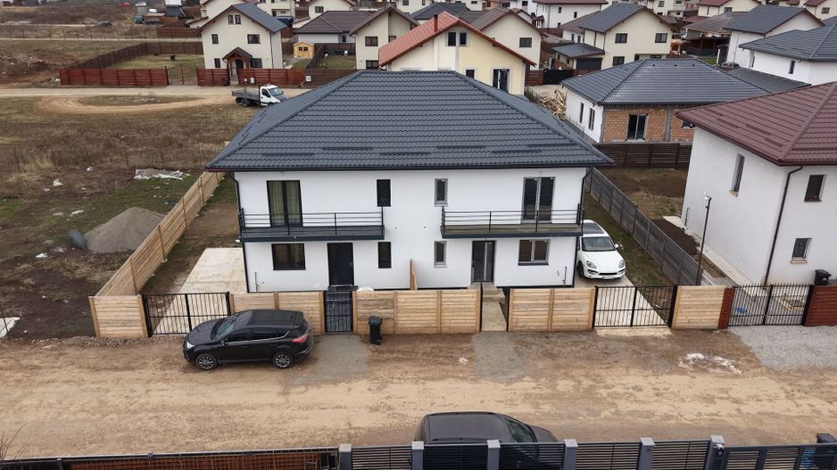 Duplex modern de vânzare în cartierul Izvor - Poză 1