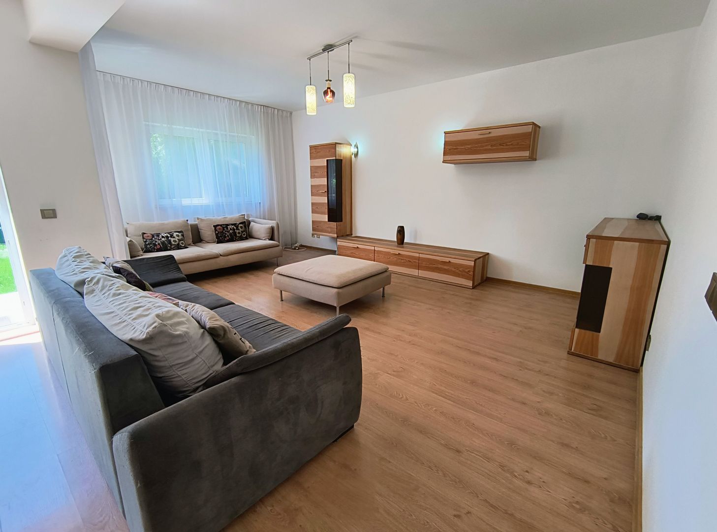 Vila Complex The CLASS,- rond OMV Pipera- curte - Poză 5