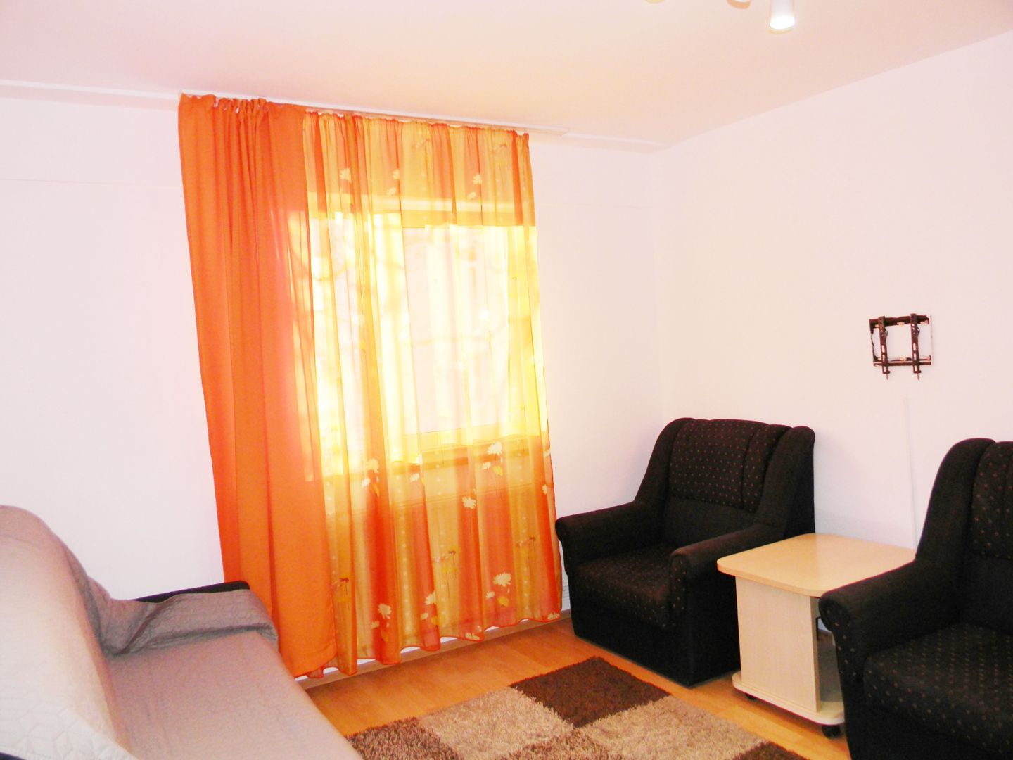 Apartament cu 3 camere mobilate,cartier Tractoru - Poză 4
