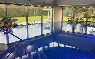 Bijuterie Arhitecturala Premiata, cu Piscina si Tehnologie Inteligenta - Poză 2