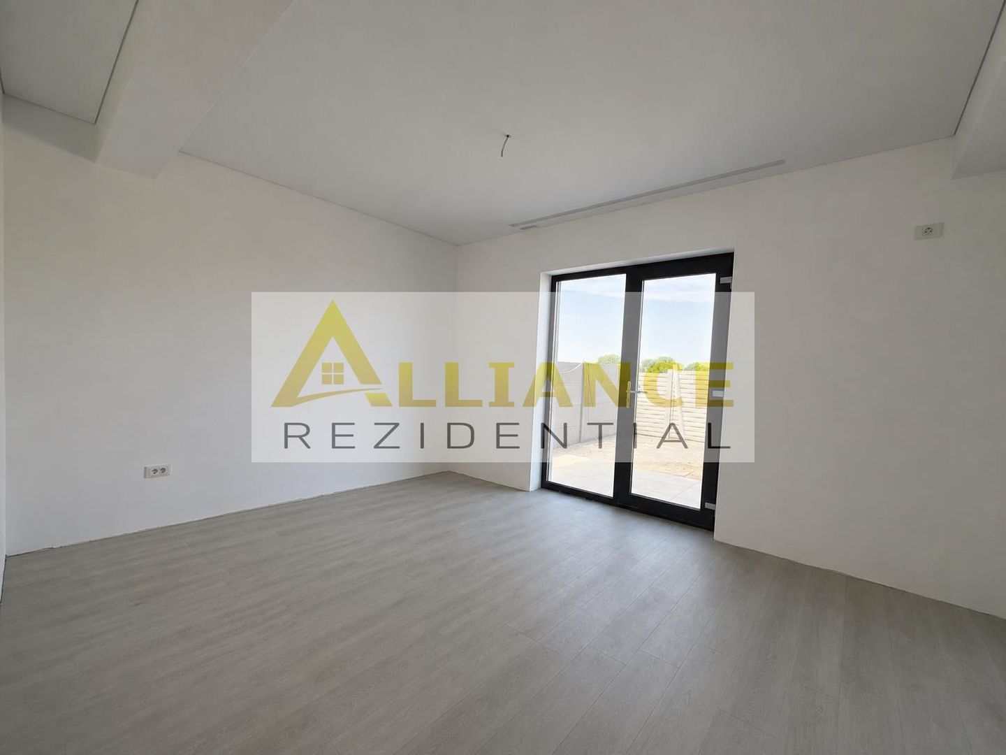 Vila str Miorita-4 camere-3 bai-2 dressinguri-beci - Poză 2