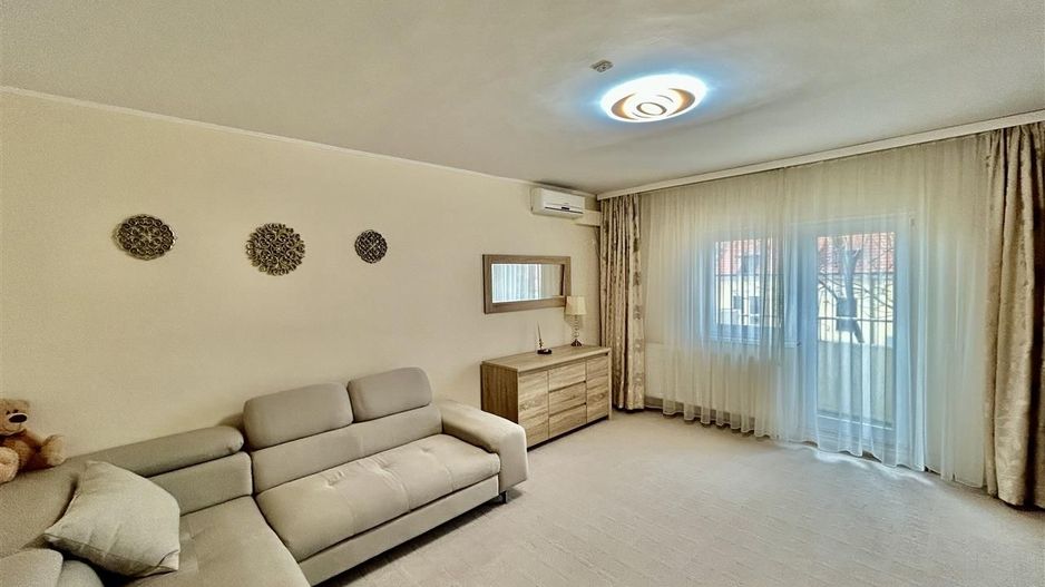 Apartament de închiriat în Sibiu – 3 camere, decomandat, 2 băi, 80 mp - Poză 5