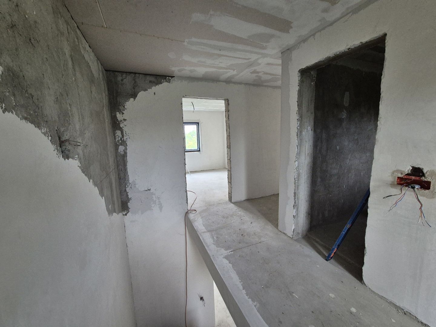 Casa P+1 in comuna 1 Decembrie - str. Victoriei - Poză 8