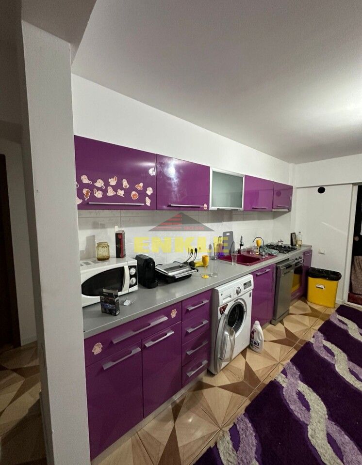 De vânzare apartament cu 4 camere decomandat, zona Piața Mare - Poză 3