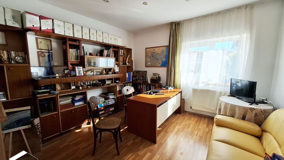 Casa tip duplex cu 6 camere, zona Republicii - Poză 2