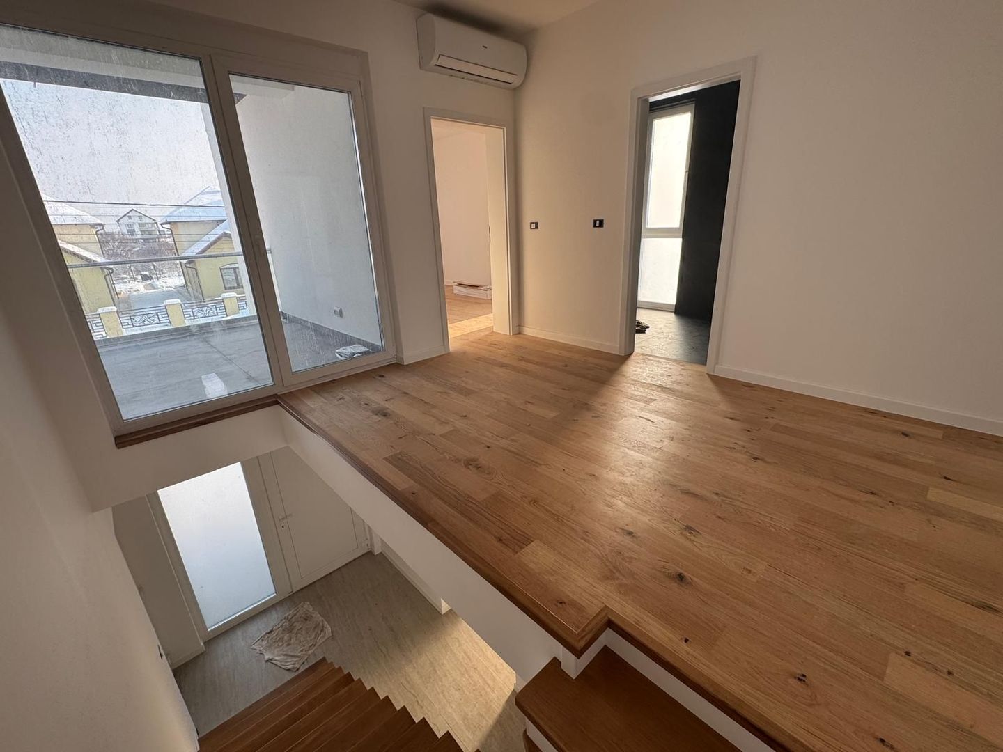 Duplex despărțit prin perete dublu/ Garaj - Poză 14