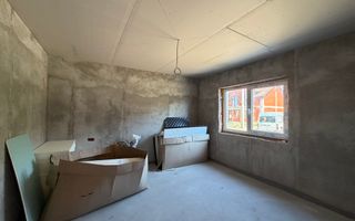 Casa la gri, 4 dormitoare, 3 bai, teren 400 mp - Poză 4