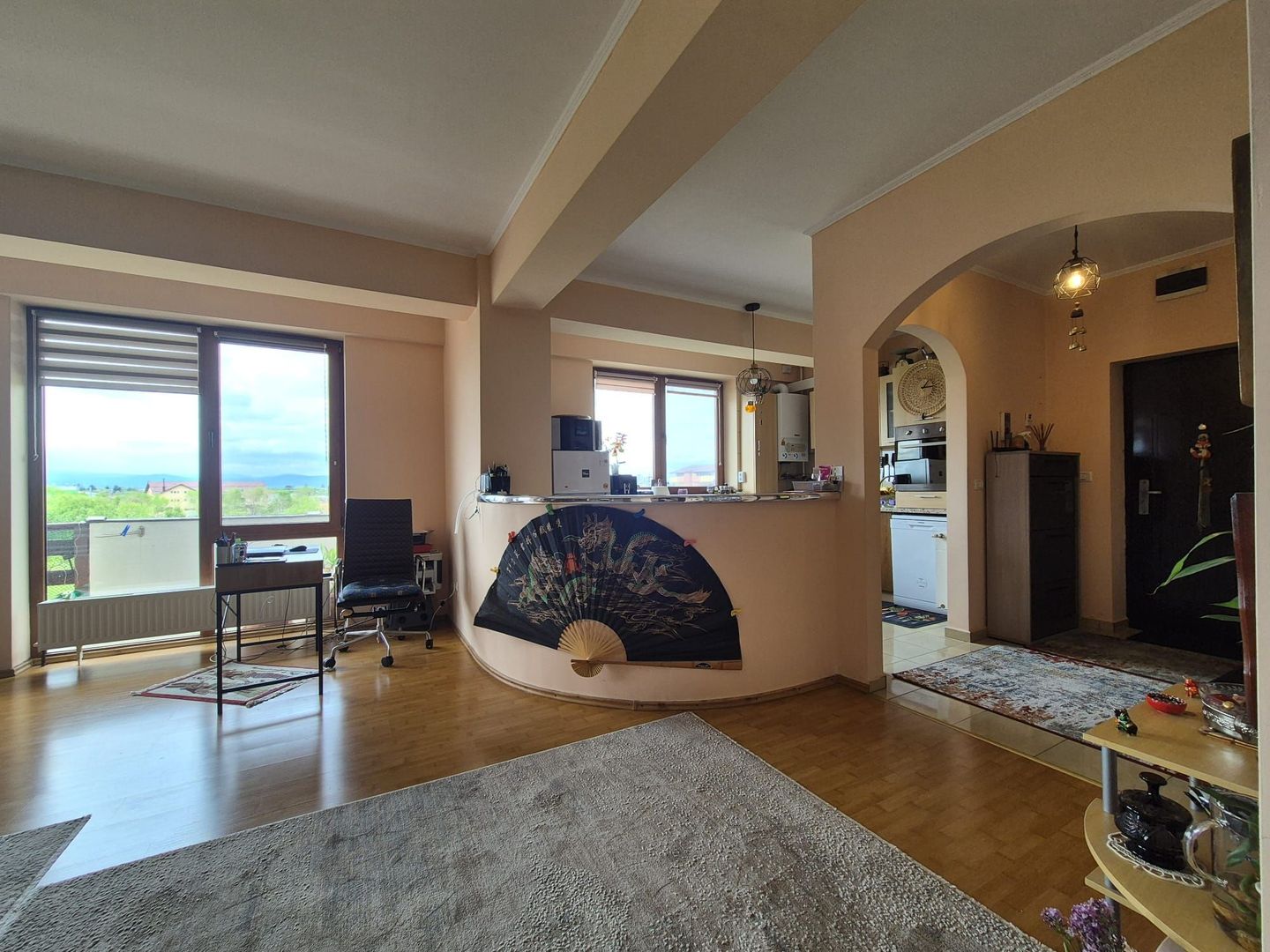 Tractoru, zonă liniștită de case, apartament spațios 3 camere cu garaj - Poză 3