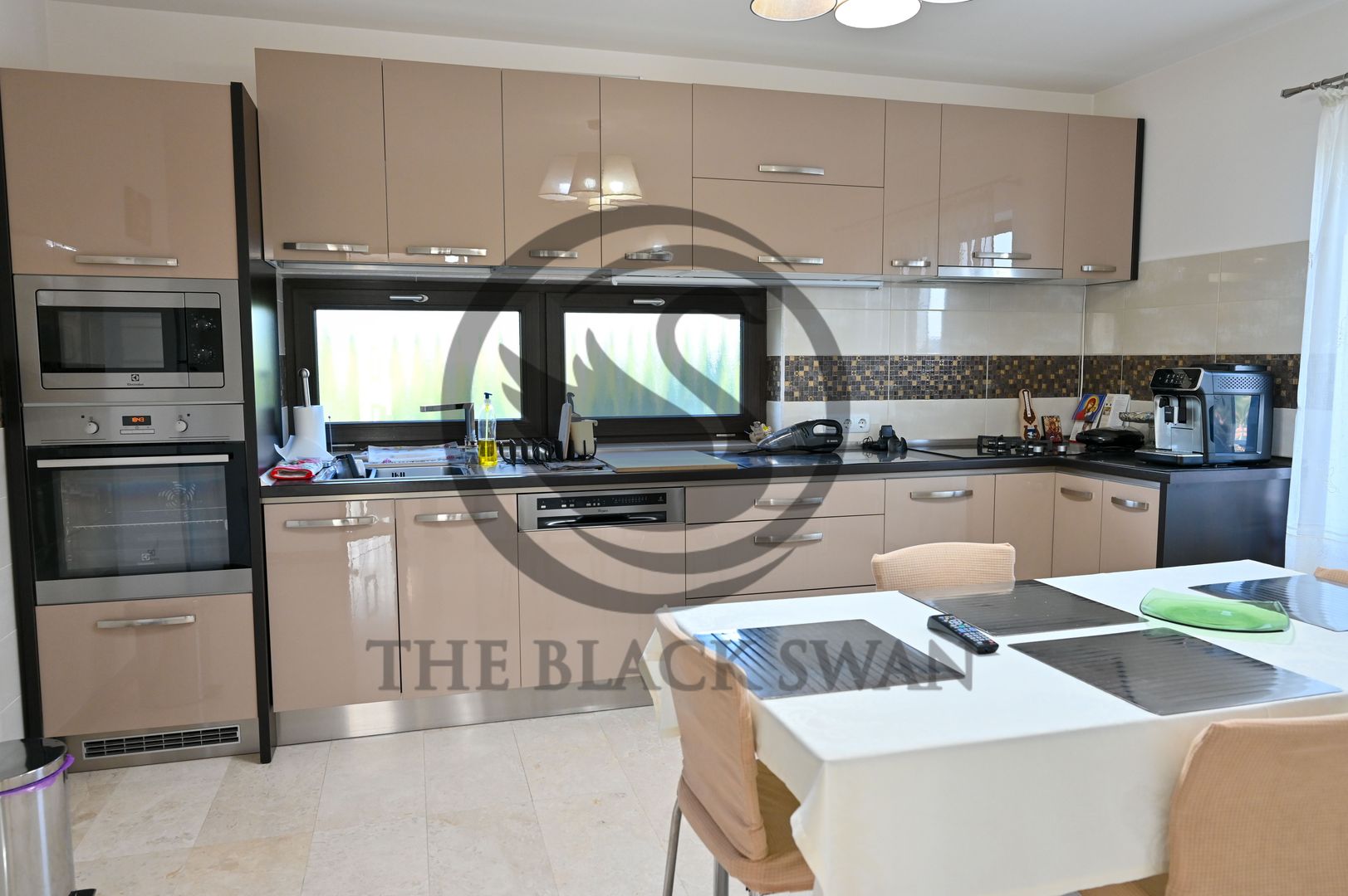 Casa cu piscina de vanzare | 3.300 mp teren | Urlati - Prahova - Poză 10