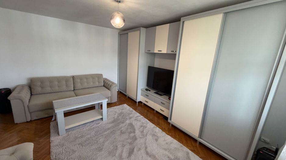 Apartament 2 camere, decomandat - zona Cetate - Poză 1