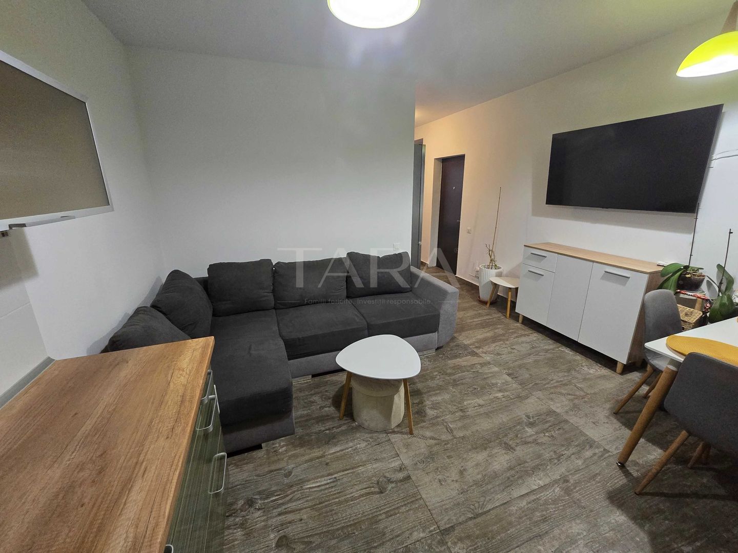 Apartament cu 3 camere si gradina, zona centrala a localitatii - Poză 1