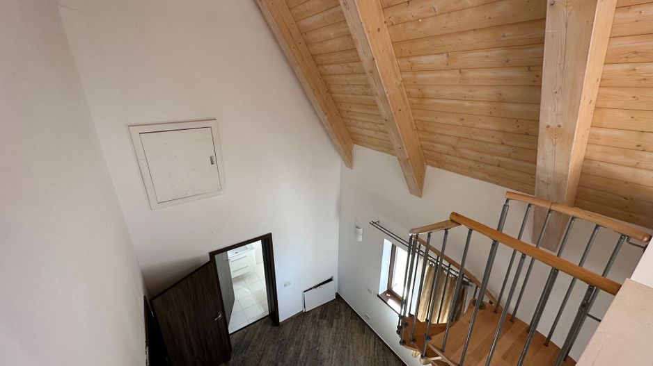 CASA SPATIOASA  CU GARAJ SI TEREN DE 600 MP - Poză 19