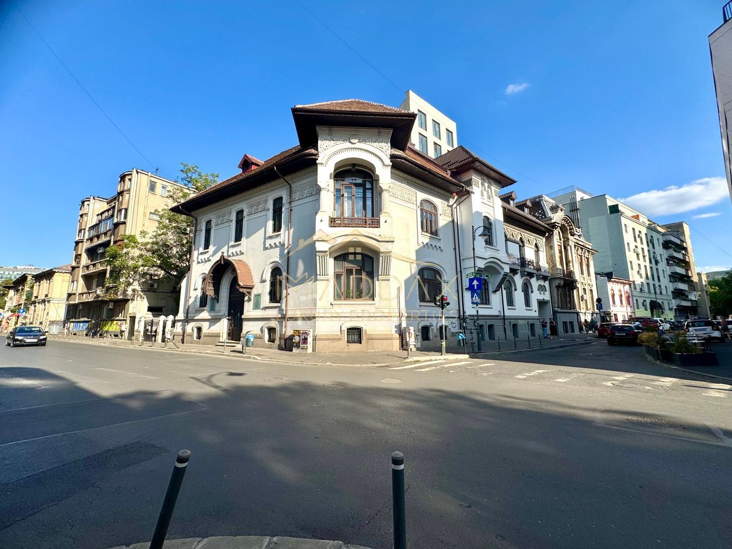 Apartament cu *3 camere* / Cladire Istorica stil Brancovenesc / Universitate - Poză 1