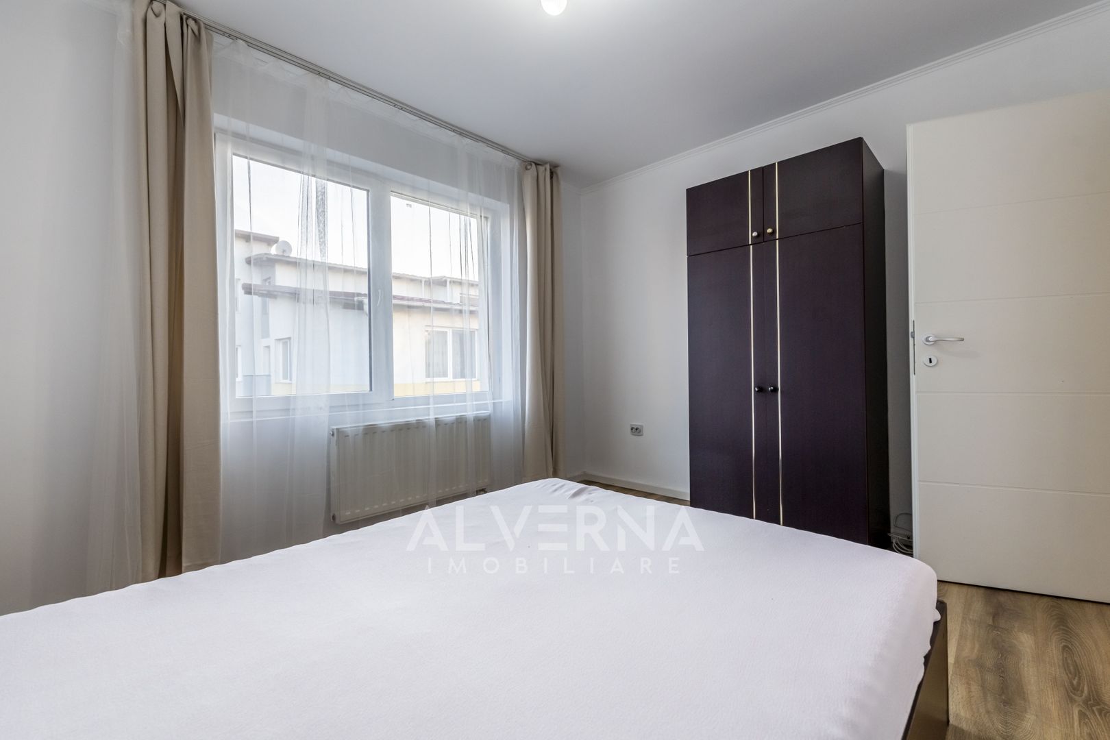 Inchiriere apartament 3 camera, 68mp + balcon, loc parcare, zona Terra - Poză 8