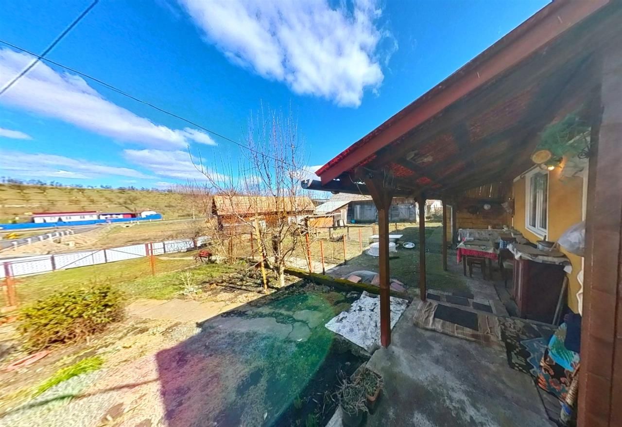 Casa traditionala+ domeniu de 2.900 mp,livada, anexe:refugiu apreciabil Craiesti - Poză 7