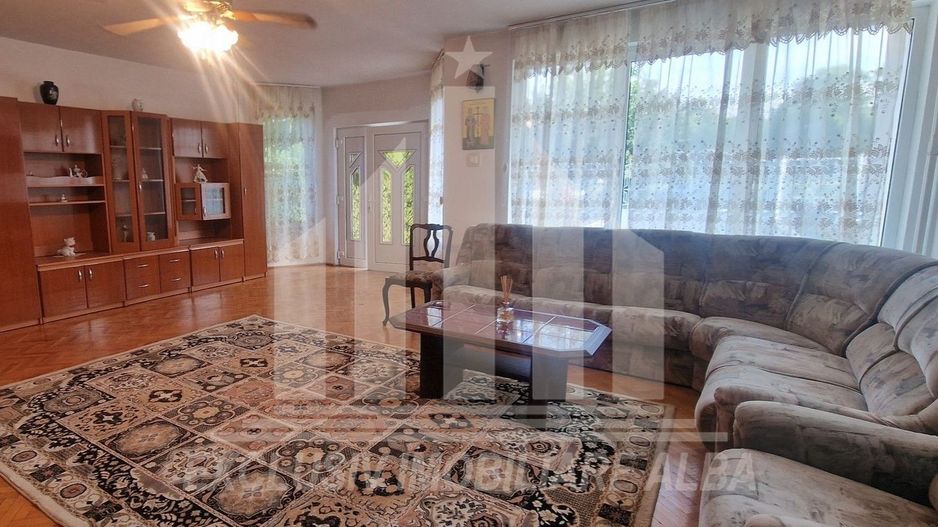 Casa individuala | Pensiune | 320 mp | 750 mp teren | Cetate - Poză 2